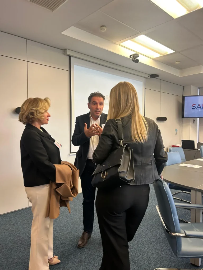 Participants discussing collaboration on AI in healthcare